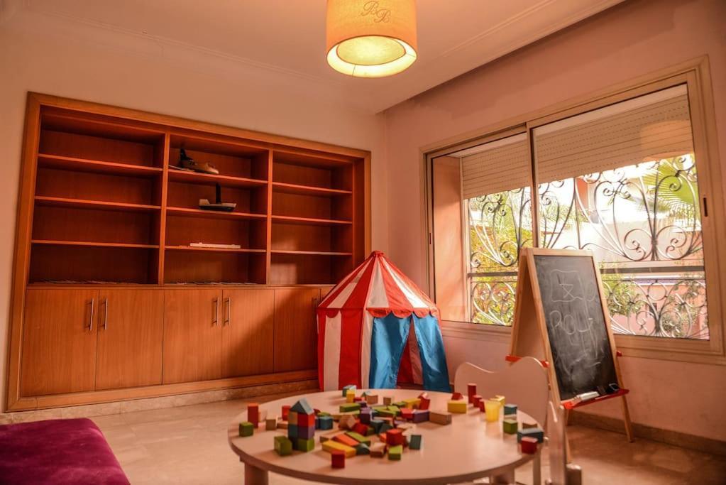 Beautiful, Great Equipped 122 M Holiday Apartment Near Majorelle Garden And Gueliz With Pool Views And A Large Balcony And Terrace Marrákes Kültér fotó