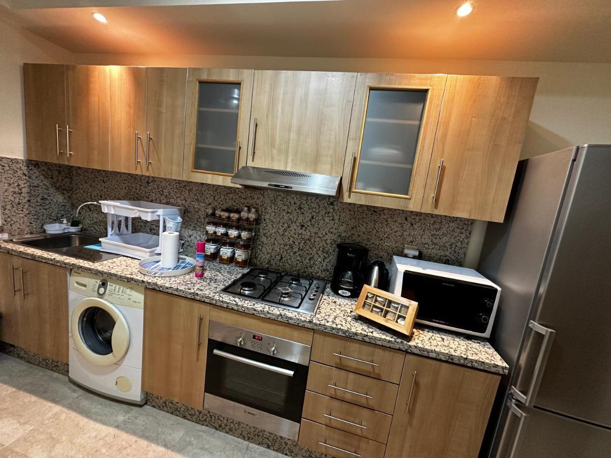 Beautiful, Great Equipped 122 M Holiday Apartment Near Majorelle Garden And Gueliz With Pool Views And A Large Balcony And Terrace Marrákes Kültér fotó