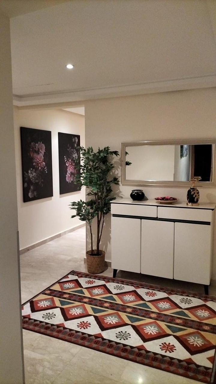 Beautiful, Great Equipped 122 M Holiday Apartment Near Majorelle Garden And Gueliz With Pool Views And A Large Balcony And Terrace Marrákes Kültér fotó